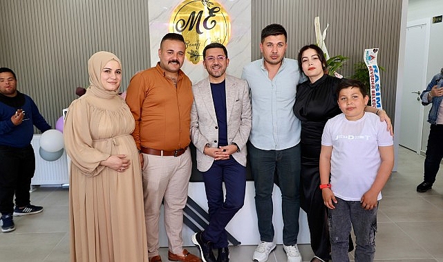 Nevşehir Belediye Başkanı Rasim Arı, yeni kurulan bir işletmenin açılışı nedeniyle düzenlenen törene katıldı