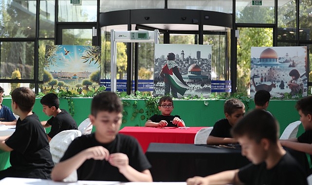 “Bağcılar’da çocuklar, Gazze’deki zeytin ağacı katliamını zeytin çekirdeğinden tespih yaparak protesto ettiler”