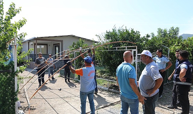 Seferihisar’da tarım arazilerine zarar veren hobi bahçelerinin yıkımı devam ediyor