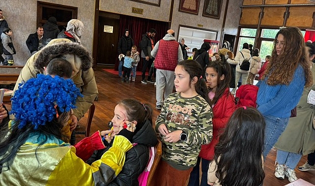 Gölcük Belediyesi tarafından düzenlenen “Ara Tatil Çocuk Şenliği, karne tatilindeki yüzlerce çocuğa unutulmaz anlar yaşattı.