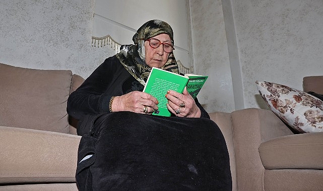 84 yaşındaki Ayşe Nine okuma yazmayı, Afrikalı Cisse Türkçe’yi ATASEM’de öğreniyor