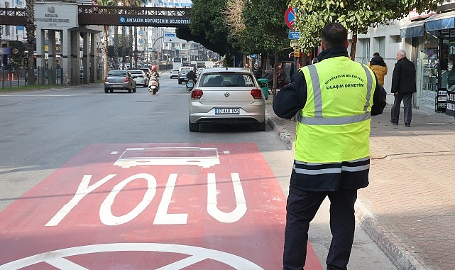 Antalya Büyükşehir Belediyesi Trafikte otobüslere özel şerit uygulaması başladı