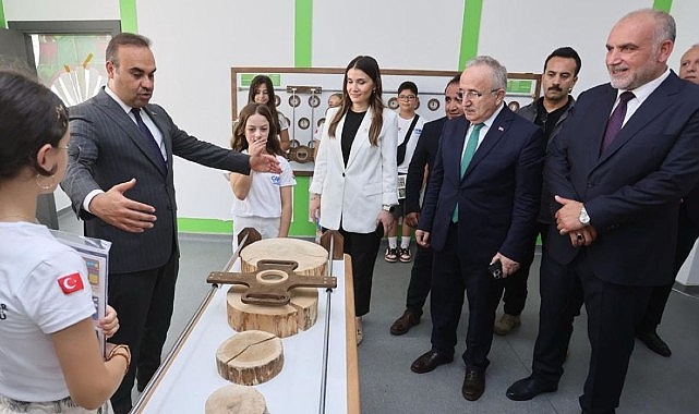 Canik’e Bir Ödülde Bakan Kacır’dan