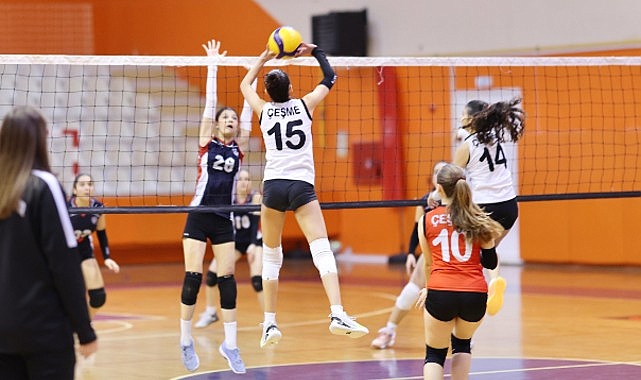 Çeşme’de İlk Voleybol Lig Maçı Heyecanı
