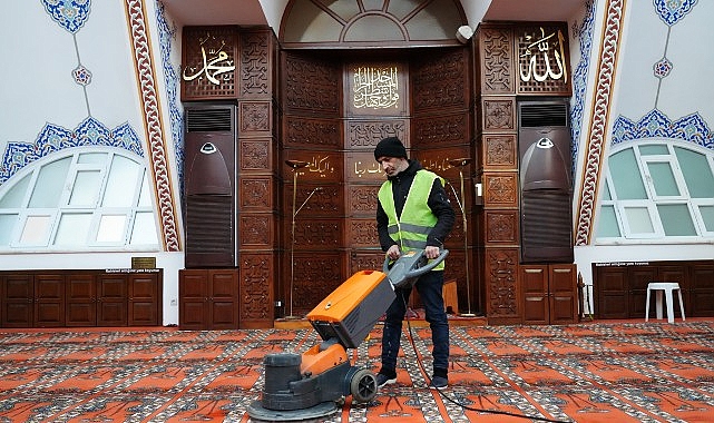 Kadıköy’deki İbadethanelerde Ramazan Ayı Temizliği