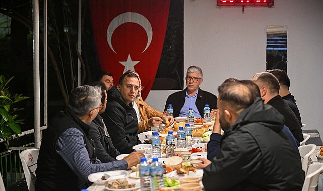 Başkan Eşki sahurda minibüsçülerle buluştu