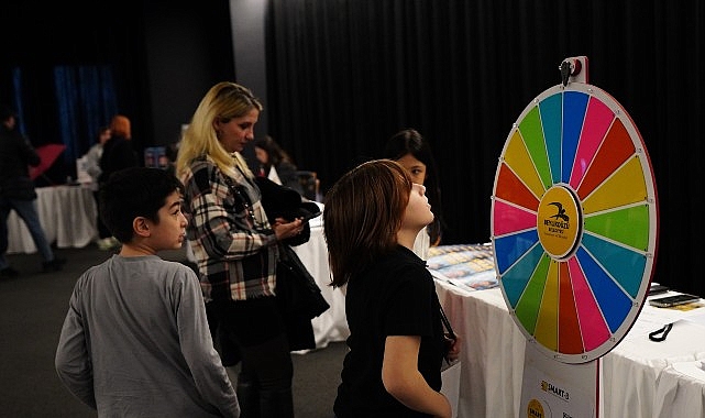 Beylikdüzü’nde çevrimiçi bilişim eğitim lansmanı ve teknoloji festivali düzenlendi