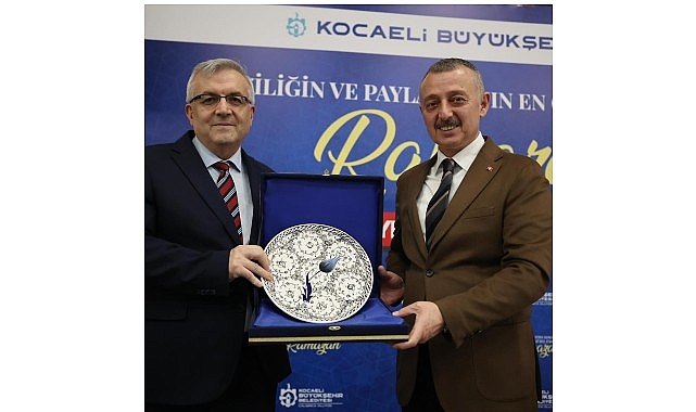 Büyükakın, Fransa dönüşü sağlık çalışanlarıyla iftar yaptı