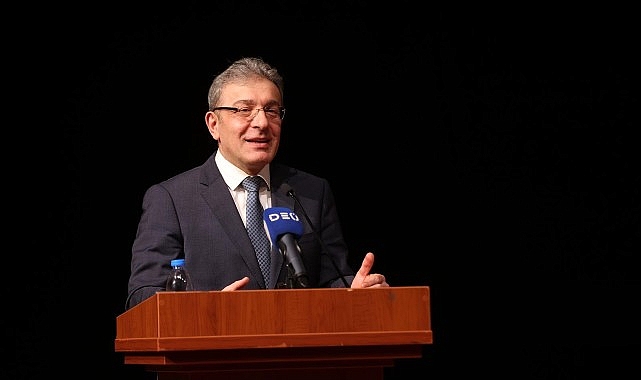 DEÜ’DE Tiyatro Coşkusu: Muhsin Ertuğrul ve Suat Taşer Ödülleri Sahiplerini Buldu