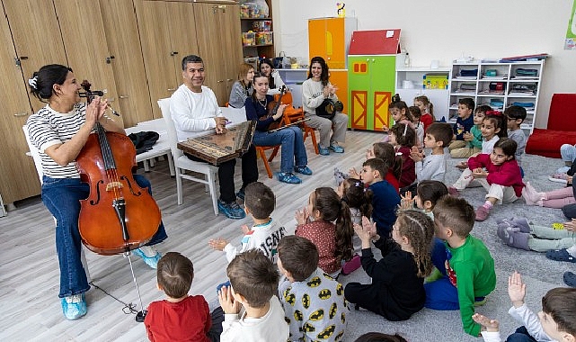 Karşıyakalı minikler Türk müziği çalgıları ile tanışıyor