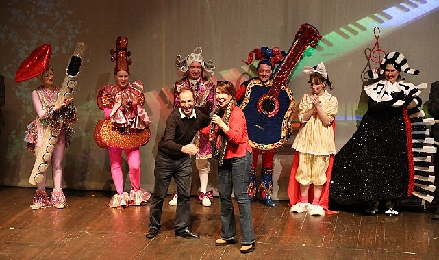 ses ve ışık şöleni “sesler ülkesi” seyirciden tam not aldı