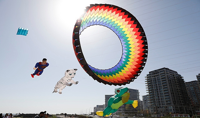 Fişekhane Uçurtma Festivali Gökyüzünü Renklendiriyor: Zahit Mungan ve Çocuklar Bir Arada!