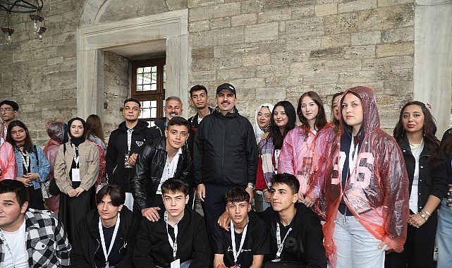 Başkan Altay YHT ile Günübirlik İstanbul Gezisine Katılan Öğrencilere Eşlik Etti