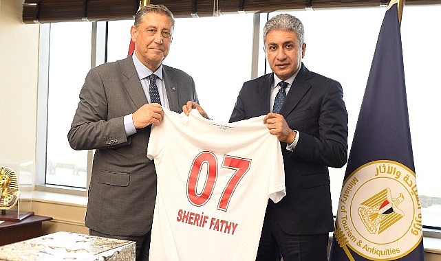 Corendon Airlines Yönetim Kurulu Başkanı Yıldıray Karaer, Mısır’ın Turizm ve Sivil Havacılık Bakanları ile bir araya geldi