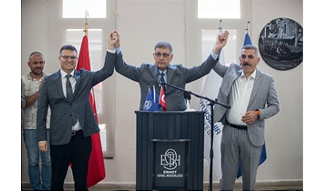 Başkan Tugay ESHOT personeliyle bayramlaştı