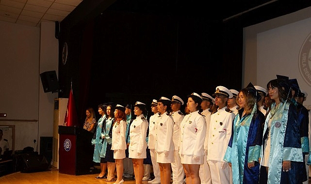 EÜ Urla Denizcilik Meslek Yüksekokulu 2024-2025 Mezunlarını Törenle Uğurladı