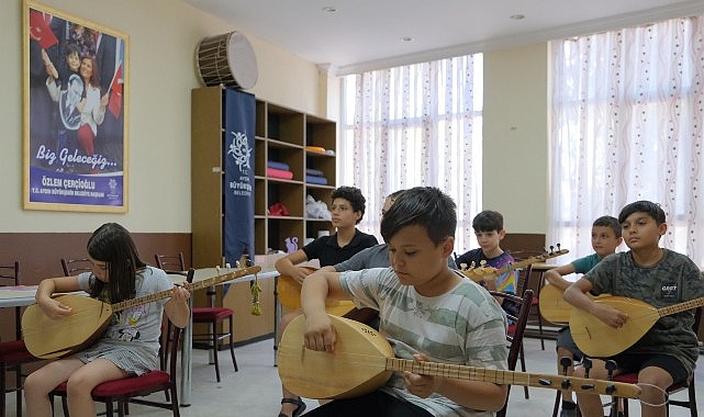 Başkan Çerçioğlu’ndan Gençlere Kültürel Destek: Yaz Kurslarıyla Bağlama Öğreniyorlar