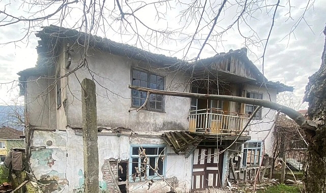 Gölcük Belediyesi riskli yapılara geçit vermiyor