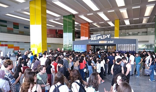 RE:PLAY heyecanı Excalibur gücüyle başladı