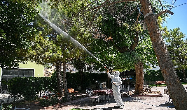 Selçuklu Belediyesi yeşil alan ilaçlamalarını dış mahallelerde de sürdürüyor