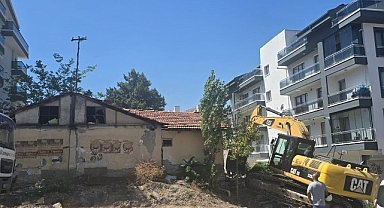 Çankaya’da Tehlikeli Yapıların Yıkımı Sürüyor