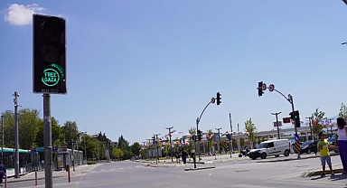 Büyükşehir, kırmızı ışıkla “Stop İsrail” dedi