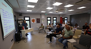 Efes Tarlası Yaşam Köyü’nde Nar Üreticilerine Eğitim