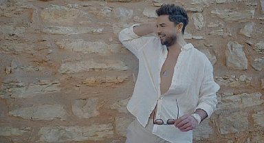 Gökhan Akar ‘Alaçatı Kafası’nı kliplendirdi