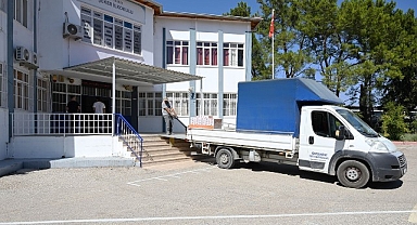 Kırtasiye malzemelerinin dağıtımı devam ediyor