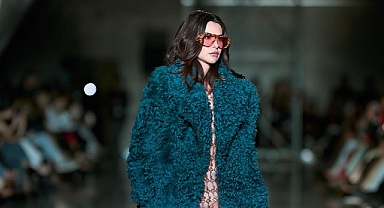 Nesrin Cavadzade, Emre Erdemoğlu’nun İlk Kadın Koleksiyonuyla Podyumda!