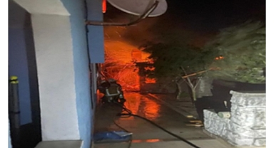 İzmir İtfaiyesi Dikili’deki yangına müdahale ediyor