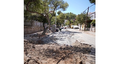Ayvalık Belediyesi’nden 150 Evler Mahallesi’nde Yol Onarım Seferberliği
