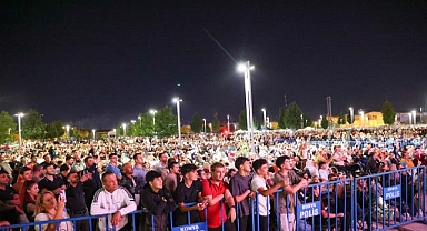 Ferdi Tayfur Şarkıları Bu Kez Açık Havada Binlerce Sanatseverle Buluştu