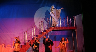 Karşıyaka Belediye Tiyatrosu 4 Ekim’de perde açıyor