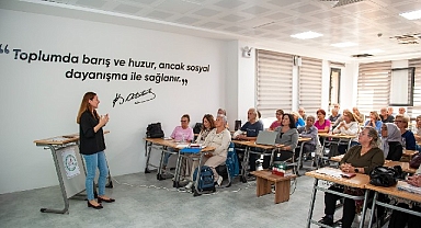 Karşıyaka’nın 3. Yaş Üniversitesi’nde ders zili çaldı!