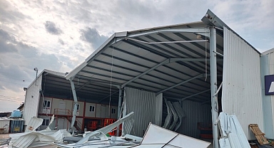 Ürünlü’de iki kaçak yapı yıkıldı