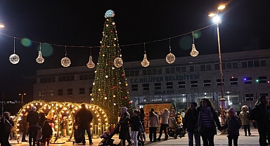 Kalamış BuzzFest’te Artistik Buz Pateni ve Buz Hokeyi Şöleni